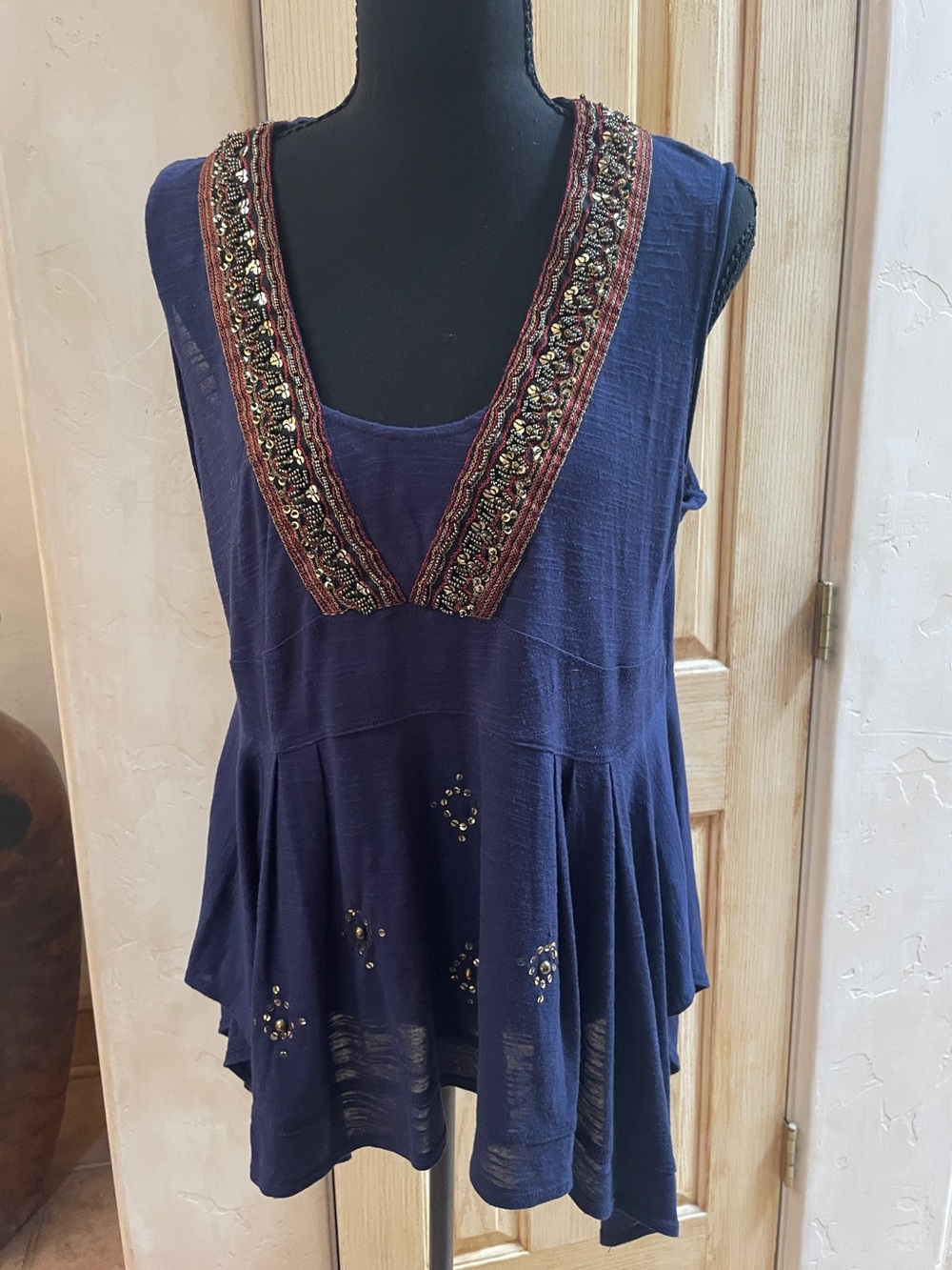 V Cristina beaded trim tank